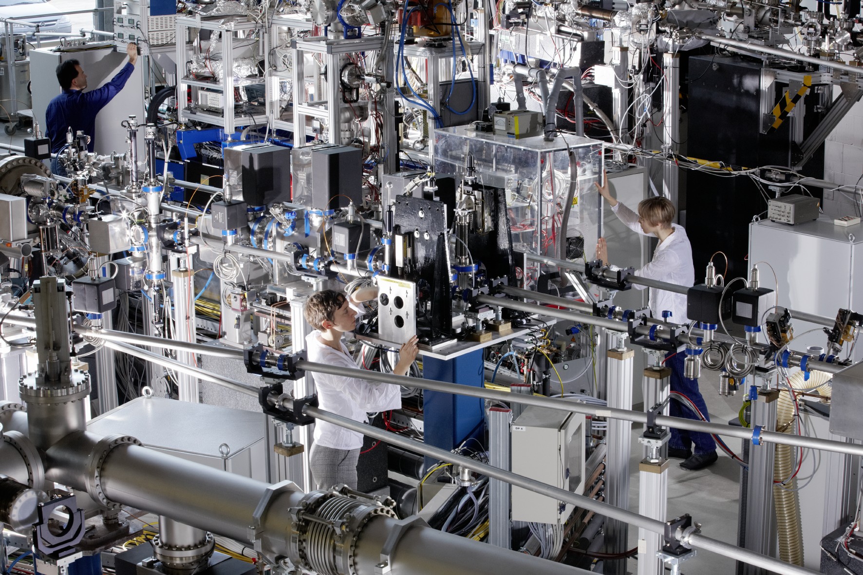 Strahlführungen in der FLASH-Experimentierhalle
Beamlines inside the FLASH experimental hall